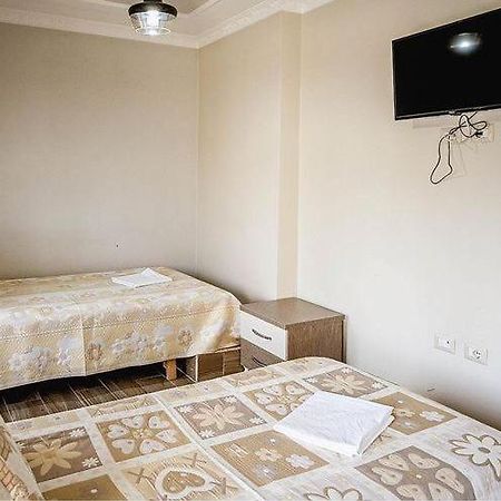 Vila Leo Lux Корча Екстериор снимка