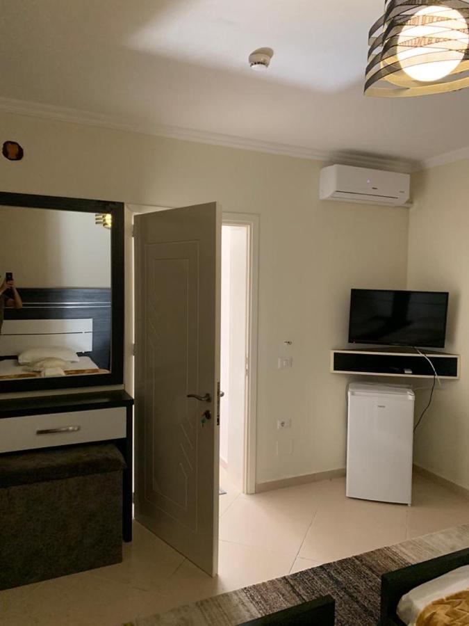 Vila Leo Lux Корча Екстериор снимка