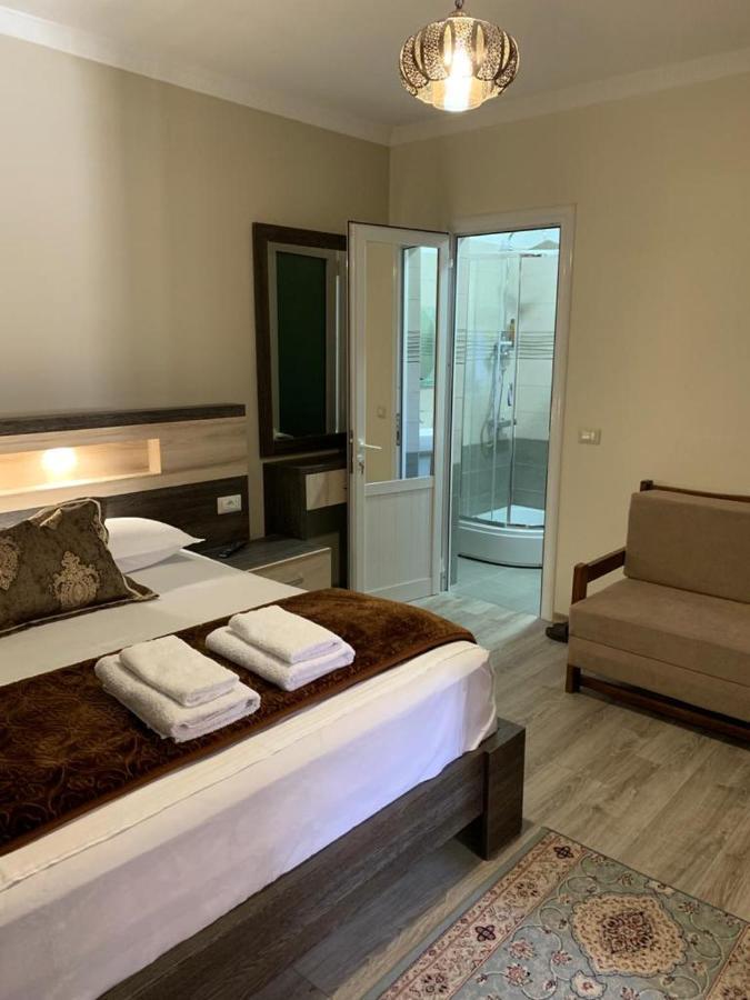 Vila Leo Lux Корча Екстериор снимка