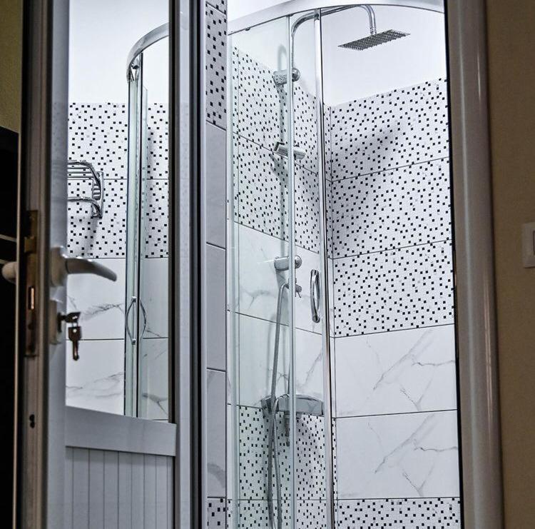 Vila Leo Lux Корча Екстериор снимка