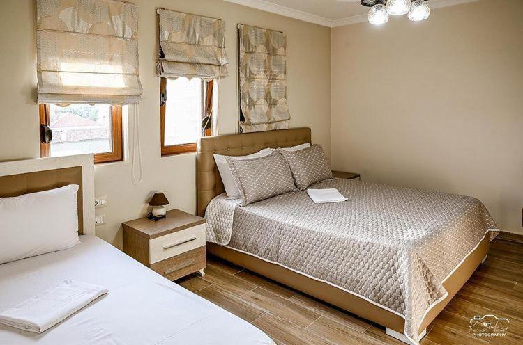 Vila Leo Lux Корча Екстериор снимка