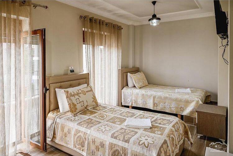 Vila Leo Lux Корча Екстериор снимка