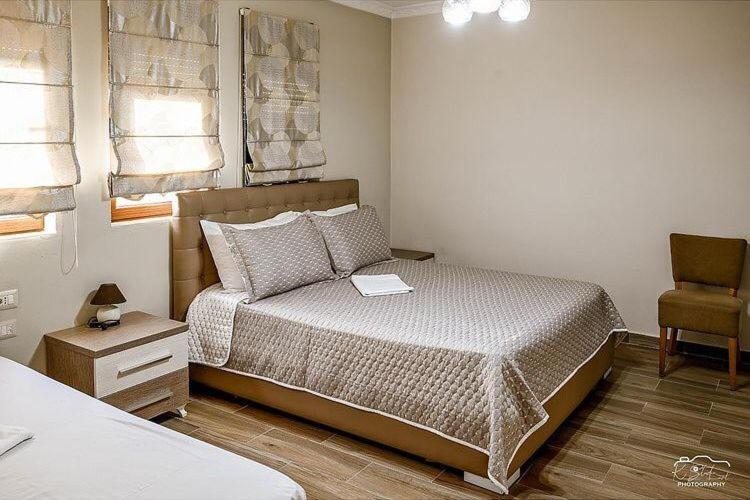 Vila Leo Lux Корча Екстериор снимка